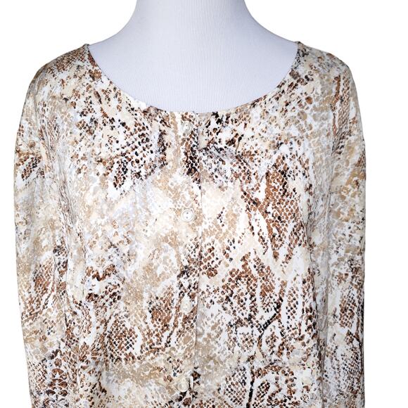 Chico's Sz 3 Animal Print Blouse Top Button Front Scoop Neck Chicos Sz XL 16 - Picture 2 of 11